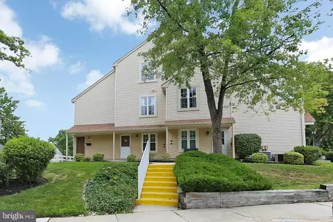 104 B Thornwood Dr, Mount Laurel, NJ 08054