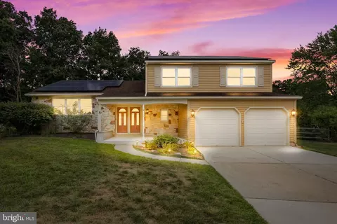 4 Avon Ct, Mount Laurel, NJ 08054