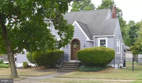 225 Delaware Ave, Roebling, NJ 08554