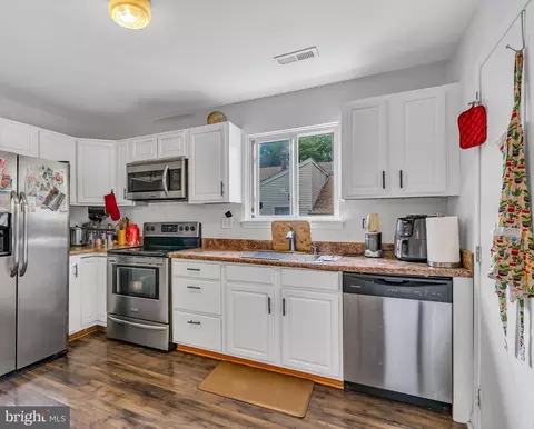 Kitchen - 411 Downing Ct, Westampton, NJ 08060 photo 1 of 2