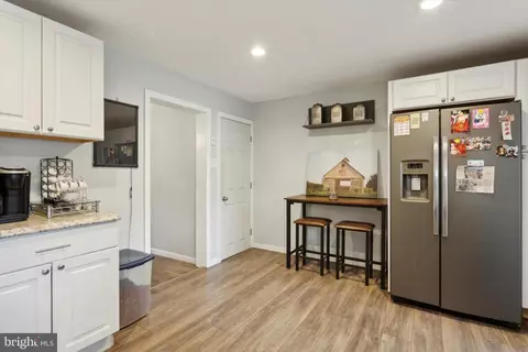 Entry Way - 112 Delaware Ave, Riverside, NJ 08075 photo 4 of 4