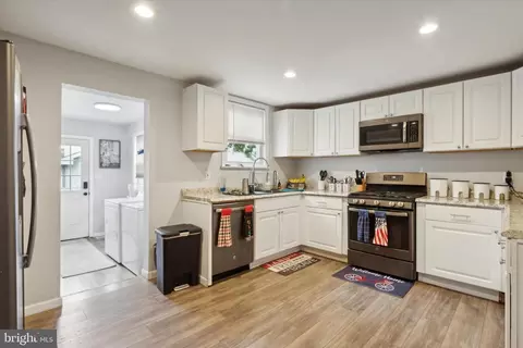 Entry Way - 112 Delaware Ave, Riverside, NJ 08075 photo 3 of 4
