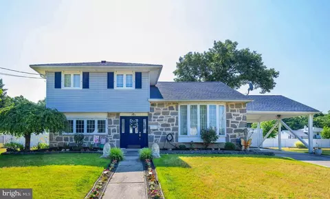 208 Jan Dr, Cinnaminson, NJ 08077