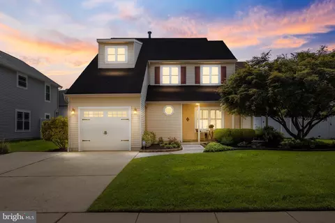 316 Val Dr, Mount Laurel, NJ 08054