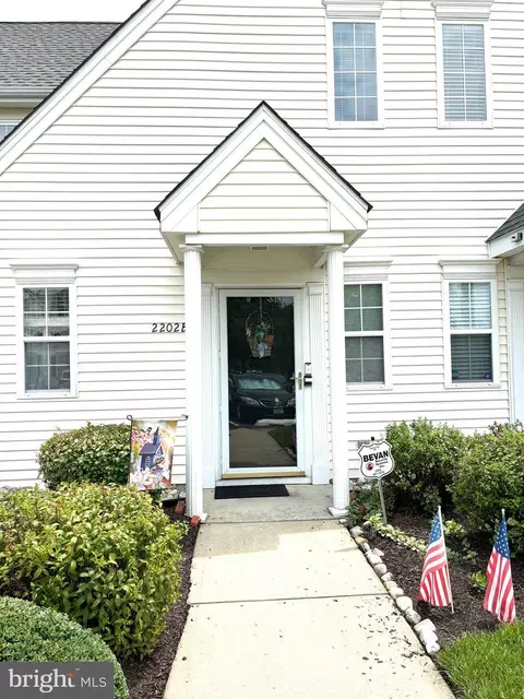 2202 B Bluegrass Dr, Mount Laurel, NJ 08054