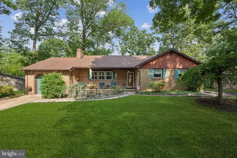 102 Walnut Ave, Marlton, NJ 08053