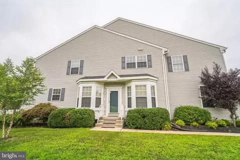17 Chapel Hill Rd, Mount Laurel, NJ 08054