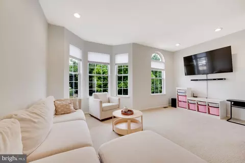 Living - 6303 Riverfront Dr, Palmyra, NJ 08065 photo 2 of 4