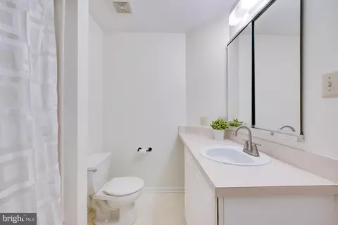 Bath - 6303 Riverfront Dr, Palmyra, NJ 08065 photo 3 of 3