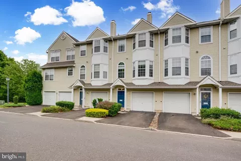 6303 Riverfront Dr, Palmyra, NJ 08065
