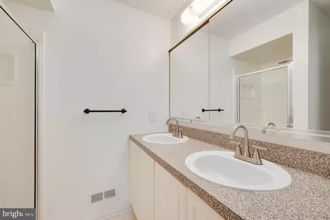 Bath - 6303 Riverfront Dr, Palmyra, NJ 08065 photo 2 of 3