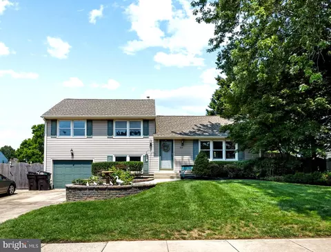 324 Tenby Chase Dr, Delran, NJ 08075