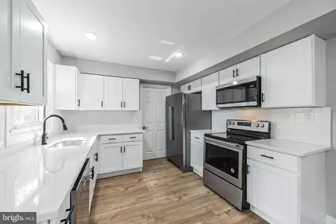 5 General Ln, Willingboro, NJ 08046