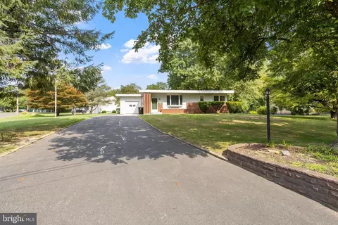 61 Janeway Ave, Moorestown, NJ 08057