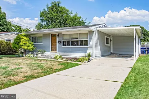 547 Oxford Dr, Maple Shade, NJ 08052