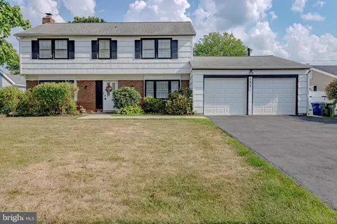 137 Glenview Ln, Willingboro, NJ 08046
