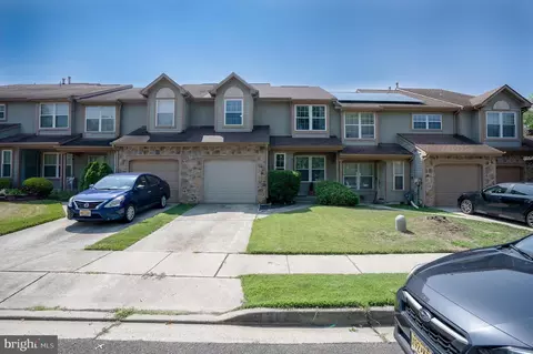 51 Knighton La, Mount Laurel, NJ 08054