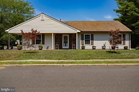 101 Candlelight Ct, Columbus, NJ 08022