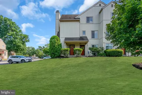 304 Woodlake Dr, Marlton, NJ 08053