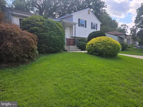 14 Randolph Dr, Mount Holly, NJ 08060