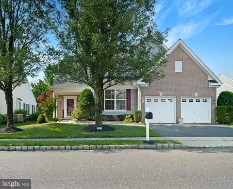 18 Goldenrod Ln, Marlton, NJ 08053