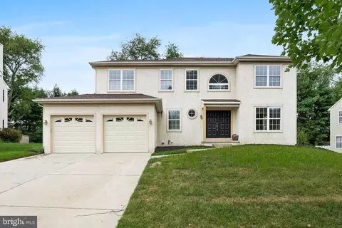 27 Rockingham Dr, Marlton, NJ 08053