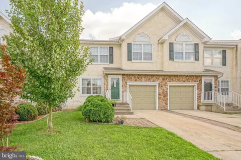 151 Hearthstone Ln, Marlton, NJ 08053