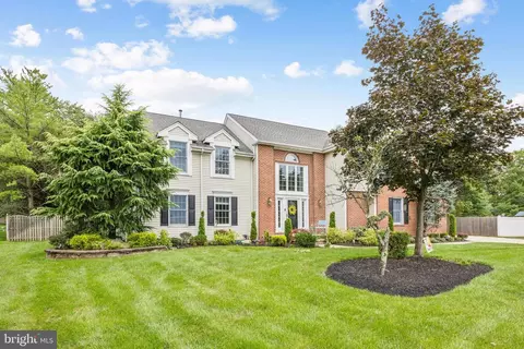 5 Fulton Dr, Mount Laurel, NJ 08054