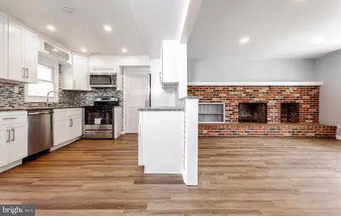 36 Elderberry Ln, Willingboro, NJ 08046
