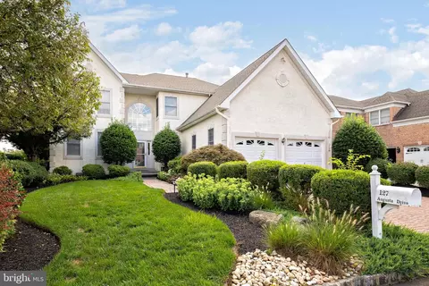 127 Augusta Dr, Moorestown, NJ 08057