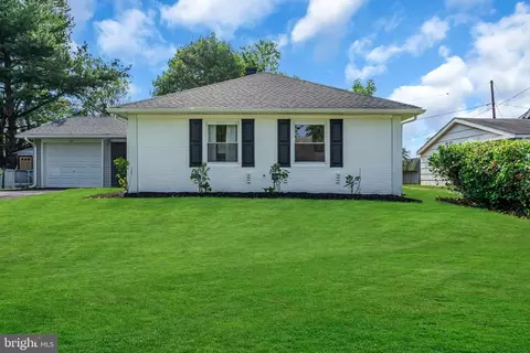 10 Placid Ln, Willingboro, NJ 08046
