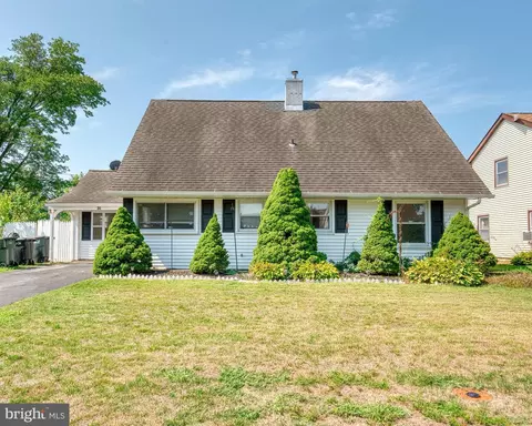 31 Brunswick Ln, Willingboro, NJ 08046