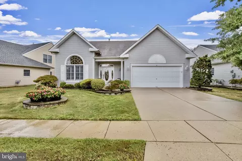 51 Settlers Ln, Columbus, NJ 08022