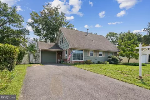 211 Somerset Dr, Willingboro, NJ 08046