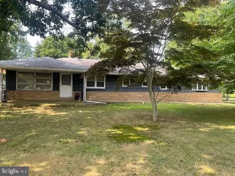 1054 Potts Mill Rd, Florence, NJ 08518