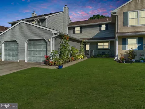 13 Roanoke Ct, Bordentown, NJ 08505