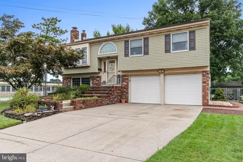 56 Caldwell Ave, Marlton, NJ 08053