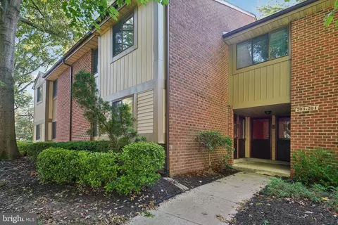 203 B Cypress Point Cir, Mount Laurel, NJ 08054