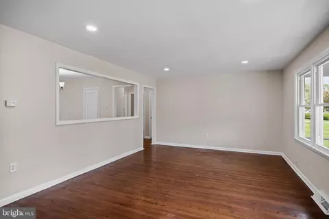 Living - 705 Devon Rd, Moorestown, NJ 08057 photo 2 of 4