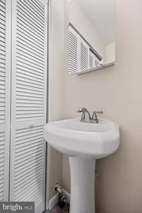 Bath - 705 Devon Rd, Moorestown, NJ 08057 photo 1 of 2