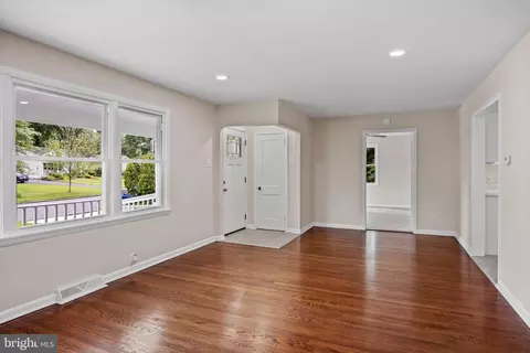Living - 705 Devon Rd, Moorestown, NJ 08057 photo 3 of 4