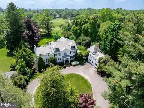 840 Golf View Rd, Moorestown, NJ 08057