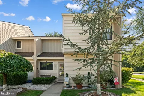 4 Tulip Ct, Mount Laurel, NJ 08054