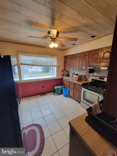 135 S Pine Ave, Maple Shade, NJ 08052 photo 16