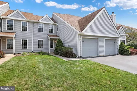 262 Birch Hollow Dr, Bordentown, NJ 08505