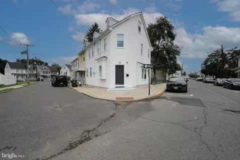 209 Green St, Burlington, NJ 08016