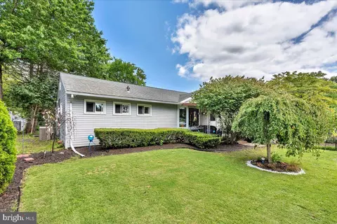 16 Oak Landing Rd, Lumberton, NJ 08048