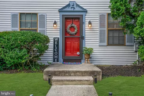 3 Fawnhollow Ct, Medford, NJ 08055