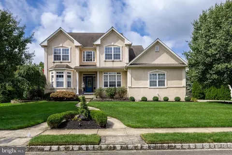 3 Harraway Ln, Cinnaminson, NJ 08077