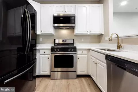 Kitchen - 5 Turtle Ct, Delanco, NJ 08075 photo 2 of 2
